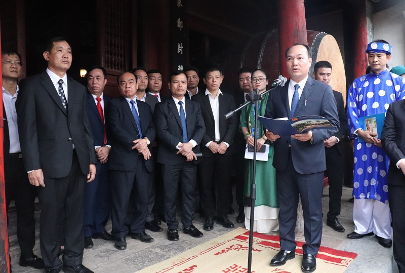 Chủ tịch UBND huyện Đ&ocirc;ng Anh Nguyễn Anh Dũng ph&aacute;t biểu khai mạc lễ hội Cổ Loa năm 2024.