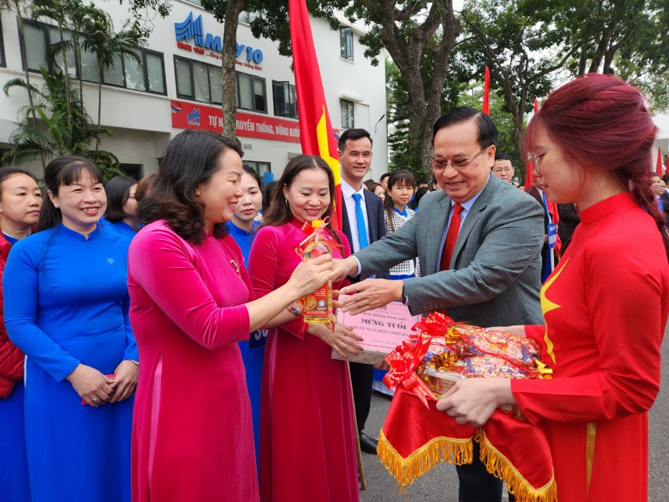 May 10 “Chọn việc khó” để làm - Ảnh 5