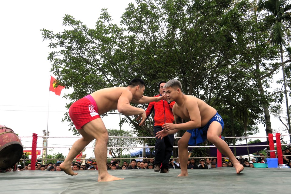 Lễ hội Vật truyền thống l&agrave;ng Vĩnh Kh&ecirc;, x&atilde; An Đồng l&agrave;m sống lại những thuần phong, mỹ tục của qu&ecirc; hương An Dương.