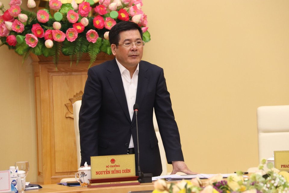 Bộ trưởng Bộ C&ocirc;ng Thương Nguyễn Hồng Di&ecirc;n kết luận cuộc họp.