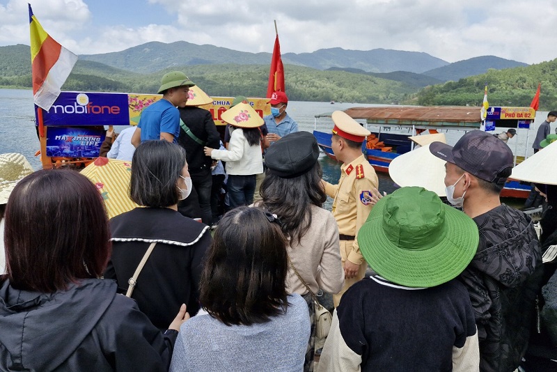 Kh&aacute;ch du lịch tăng cao dịp đầu Xu&acirc;n mới, mở ra nhiều t&iacute;n hiệu t&iacute;ch cực, triển vọng trong ph&aacute;t triển du lịch ở H&agrave; Tĩnh