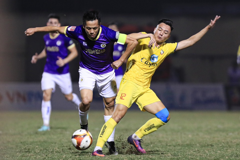 H&agrave; Nội FC để thua Thanh Ho&aacute; với tỷ số 0-2. Ảnh: Minh D&acirc;n.