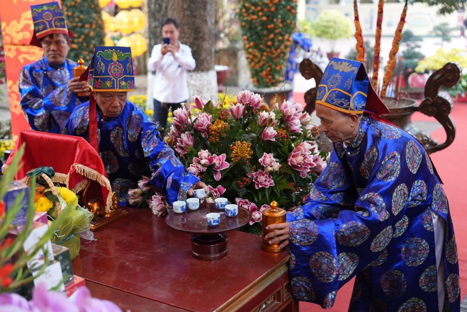 Dâng hương khai Xuân tưởng nhớ các bậc tiên đế, hiền tài có công với nước - Ảnh 2