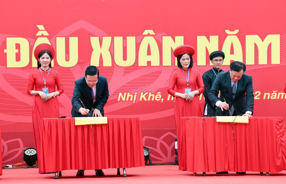 Chủ tịch nước Võ Văn Thưởng dự khai bút đầu Xuân tại huyện Thường Tín - Ảnh 1
