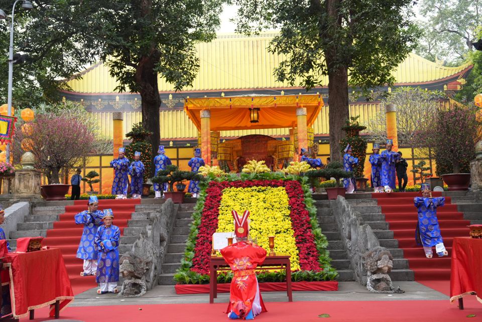 Chương tr&igrave;nh do Trung t&acirc;m Bảo tồn di sản Thăng Long - H&agrave; Nội phối hợp với Hội Di sản Văn h&oacute;a Thăng Long - H&agrave; Nội tổ chức. Lễ d&acirc;ng hương l&agrave; hoạt động văn h&oacute;a truyền thống nằm trong chuỗi c&aacute;c hoạt động Tết của Trung t&acirc;m Bảo tồn di sản Thăng Long - H&agrave; Nội.