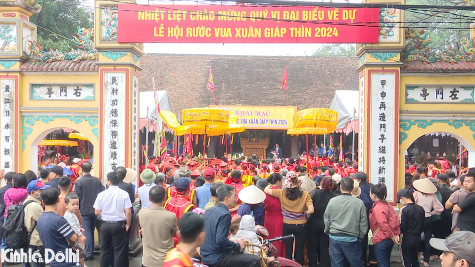 H&agrave;ng năm, cứ v&agrave;o ng&agrave;y 11 th&aacute;ng Gi&ecirc;ng &Acirc;m lịch, người d&acirc;n l&agrave;ng Thụy L&ocirc;i n&oacute;i ri&ecirc;ng v&agrave; x&atilde; Thụy L&acirc;m n&oacute;i chung lại long trọng tổ chức lễ hội đền S&aacute;i, với nghi lễ rước vua, ch&uacute;a giả bằng người thật v&agrave; cả nghi lễ ch&eacute;m tinh g&agrave; trắng v&ocirc; c&ugrave;ng th&uacute; vị, độc đ&aacute;o.