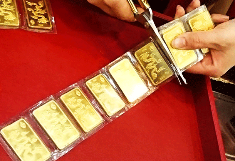 Vàng miếng SJC đảo chiều tăng vọt đến 1 triệu đồng/lượng.