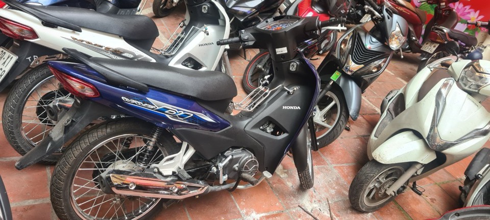 Bắt 3 đối tượng mang dao  trộm cắp xe máy ở Ba Đình - Ảnh 1