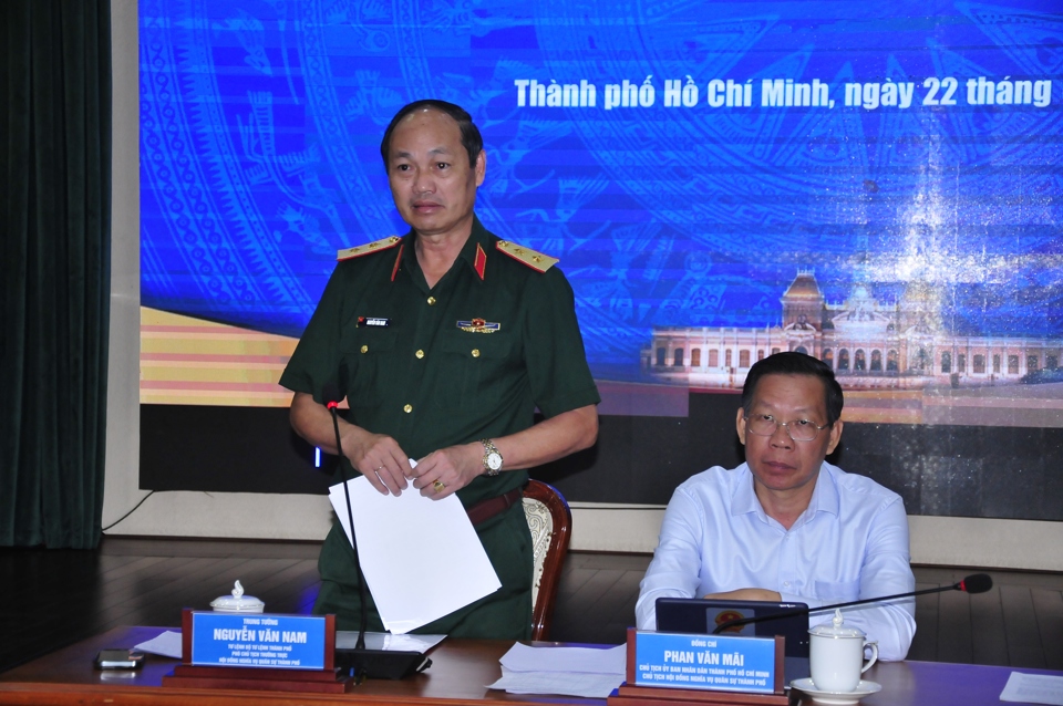 Trung tướng Nguyễn Văn Nam - Tư lệnh Bộ Tư lệnh TP Hồ Ch&iacute; Minh ph&aacute;t biểu tại phi&ecirc;n họp. Ảnh: T&acirc;n Tiến.
