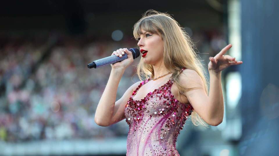 Ca sĩ Taylor Swift trong buổi h&ograve;a nhạc The Eras Tour tại Menbourne, Australia, 16/2/2023. Ảnh: Getty Images