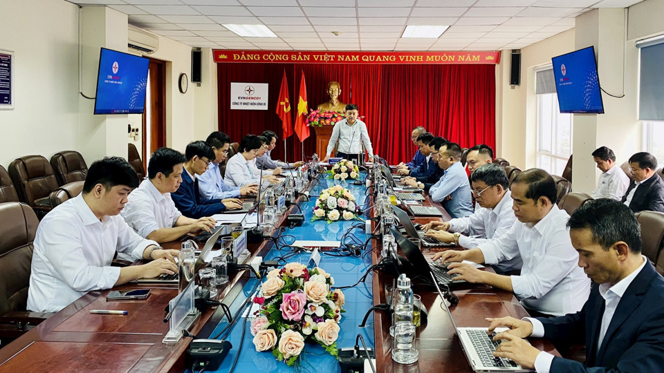 &Ocirc;ng Nguyễn Tiến Khoa, Chủ tịch HĐTV EVNGENCO1 chủ tr&igrave; buổi họp