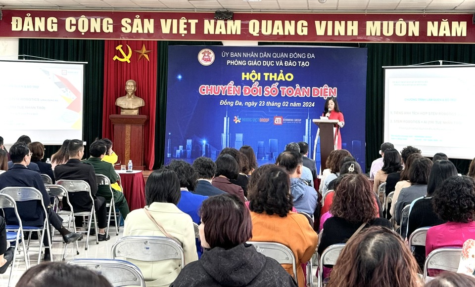 Quang cảnh buổi Hội thảo "Chuyển đổi số trong quản l&yacute; dạy v&agrave; học&rdquo; .