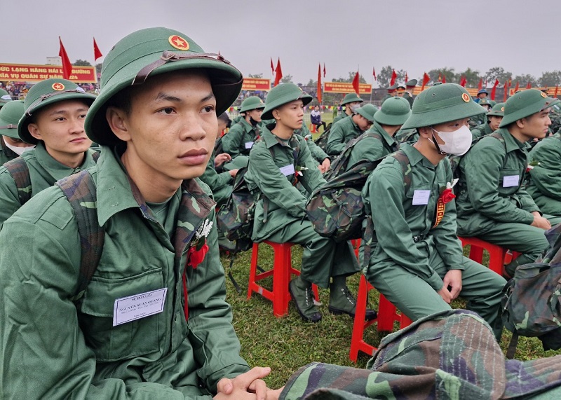 Năm 2024, tỉnh H&agrave; Tĩnh c&oacute; 1.500 thanh ni&ecirc;n l&ecirc;n đường nhập ngũ. Trong đ&oacute; c&oacute; 1.250 thanh ni&ecirc;n thực hiện nghĩa vụ qu&acirc;n sự, c&ograve;n lại tham gia nghĩa vụ C&ocirc;ng an Nh&acirc;n d&acirc;n