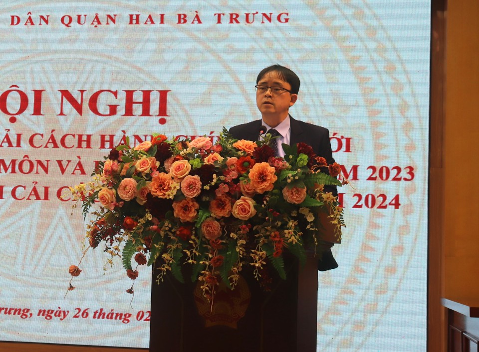 Chủ tịch UBND quận Hai B&agrave; Trưng Nguyễn Quang Trung ph&aacute;t biểu tại Hội nghị