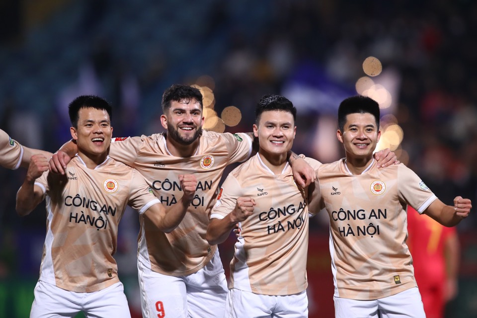 CAHN đ&aacute;nh bại Thanh Ho&aacute; để vươn l&ecirc;n vị tr&iacute; thứ 2 tại V-League 2023/2024. Ảnh: Như Đạt.