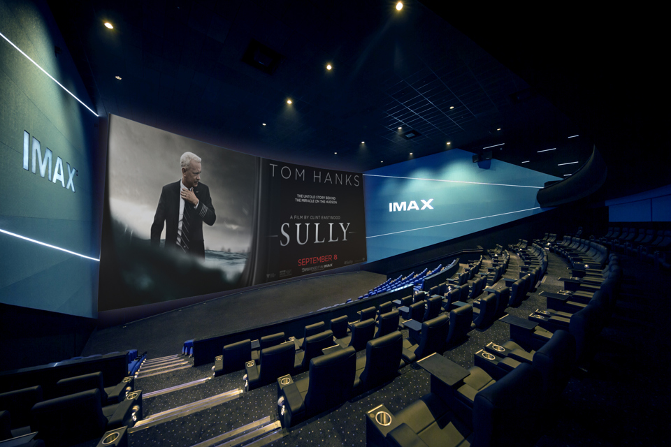 M&agrave;n chiếu IMAX cỡ lớn đang được ủng hộ. Ảnh: The Bulletin