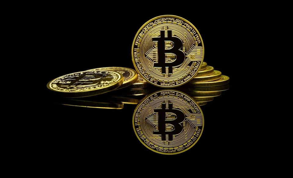 Bitcoin vượt mốc 62.000 USD