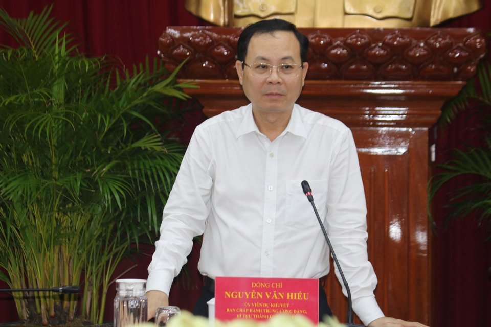 B&iacute; thư Th&agrave;nh ủy Nguyễn Văn Hiếu ph&aacute;t biểu tại cuộc họp.