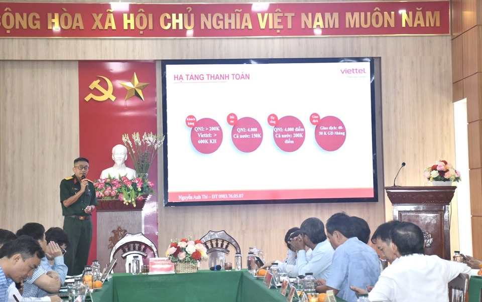 Đại biểu chia sẻ kinh nghiệm tại buổi tọa đ&agrave;m.