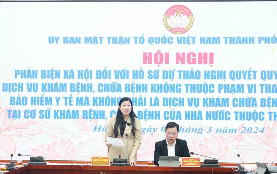 Chủ tịch Ủy ban Mặt trận Tổ quốc Việt Nam TP H&agrave; Nội Nguyễn Lan Hương chủ tr&igrave; Hội nghị