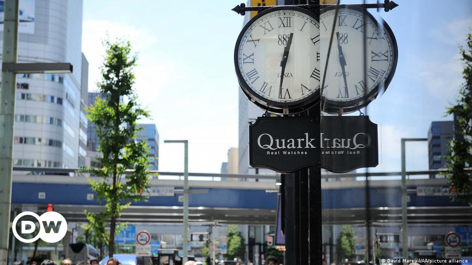 Logo một cửa h&agrave;ng b&aacute;n đồng hồ Quark-Rolex ở Tokyo, Nhật Bản. Ảnh: David Mareuil