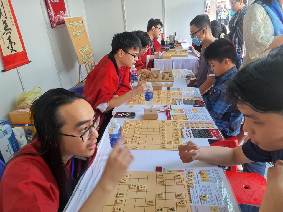 Gian h&agrave;ng hướng dẫn miễn ph&iacute; c&aacute;ch chơi cờ Shogi của Nhật.