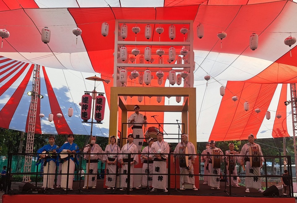 Đội trống truyền thống của Nhật Bản tại lễ hội Việt-Nhật lần thứ 9.
