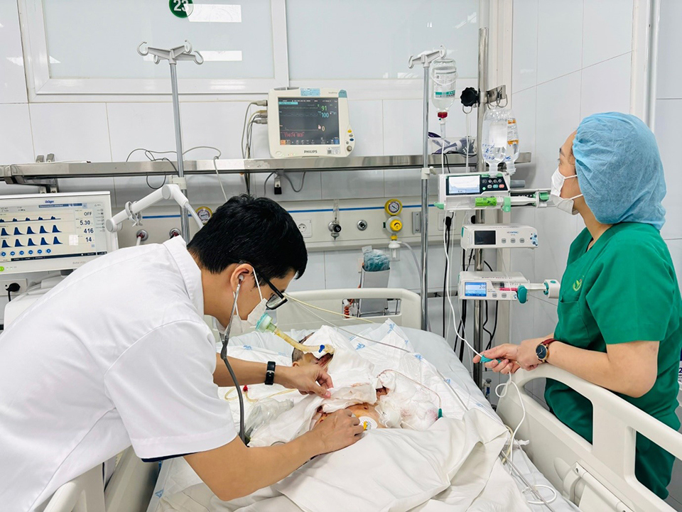 Bệnh nh&acirc;n được chăm s&oacute;c, điều trị t&iacute;ch cực tại Bệnh viện Hữu nghị Việt Đức.