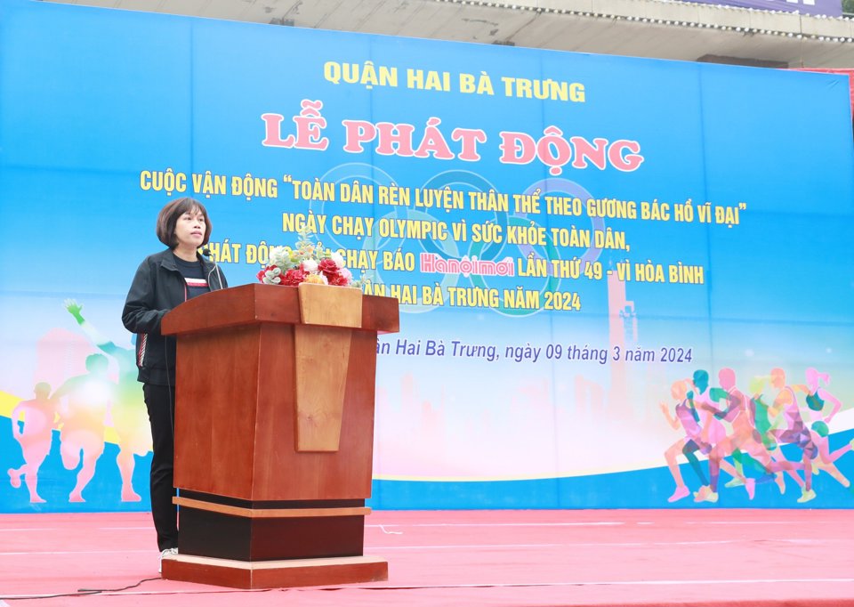 Ph&oacute; Chủ tịch UBND quận Hai B&agrave; Trưng Nguyễn Thị Thu Hiền ph&aacute;t biểu tại Lễ ph&aacute;t động