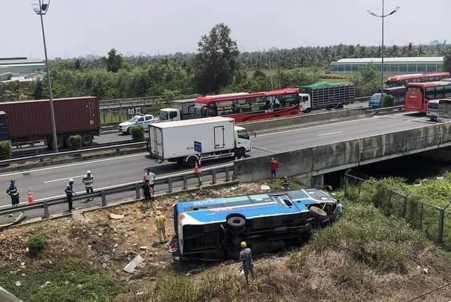 Hiện trường vụ tai nạn tr&ecirc;n cao tốc Trung Lương - TP Hồ Ch&iacute; Minh.