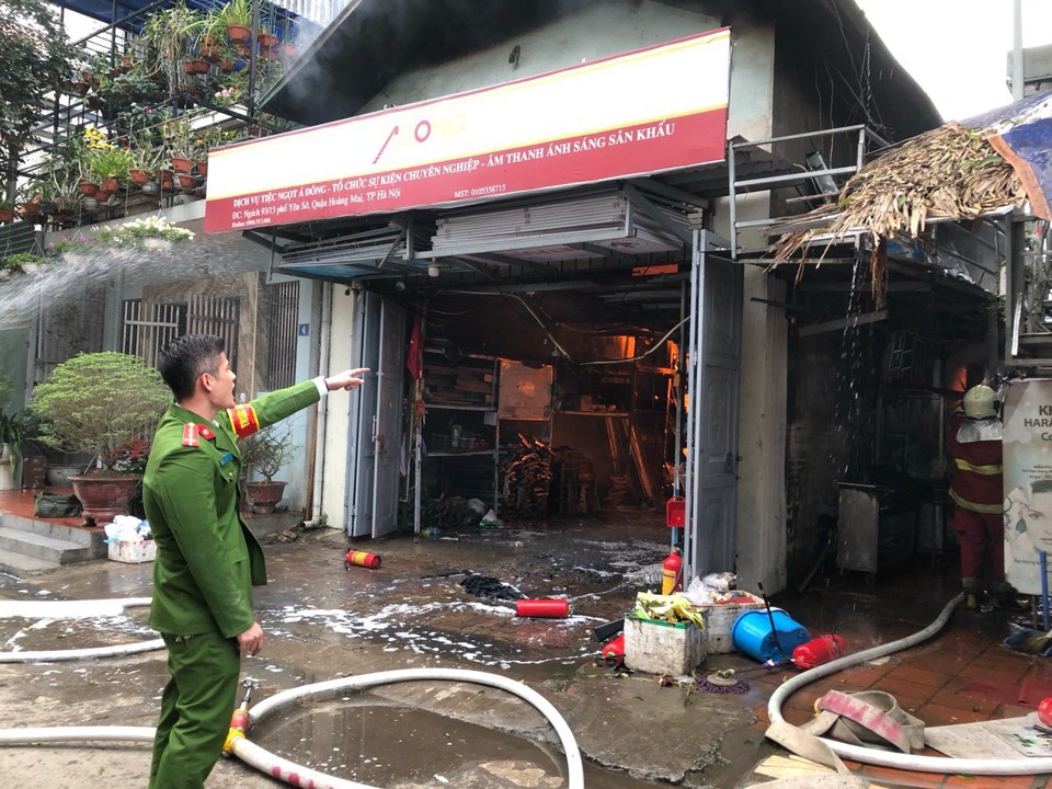 Cháy lớn tại Yên Sở, quận Hoàng Mai - Ảnh 1