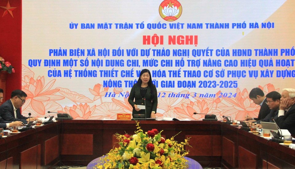 Chủ tịch Ủy ban Mặt trận Tổ quốc Việt Nam TP H&agrave; Nội Nguyễn Lan Hương chủ tr&igrave; Hội nghị&nbsp;