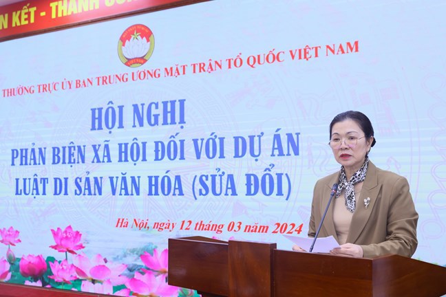 Ph&oacute; Chủ tịch Ủy ban Trung ương Mặt trận Tổ quốc Việt Nam Trương Thị Ngọc &Aacute;nh ph&aacute;t biểu tại Hội nghị