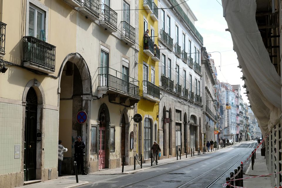 Rua da Boavista ở Lisbon, Bồ Đ&agrave;o Nha đứng thứ bảy trong danh s&aacute;ch của Time Out. Ảnh: CNN