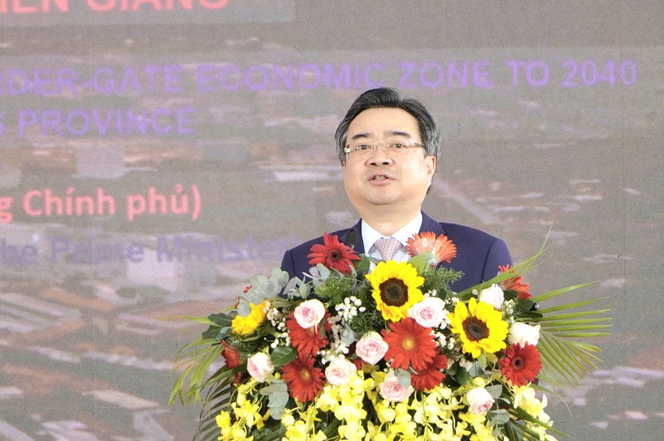 Bộ trưởng Bộ X&acirc;y dựng Nguyễn Thanh Nghị ph&aacute;t biểu chỉ đạo tại Hội nghị. (Ảnh Hữu Tuấn)