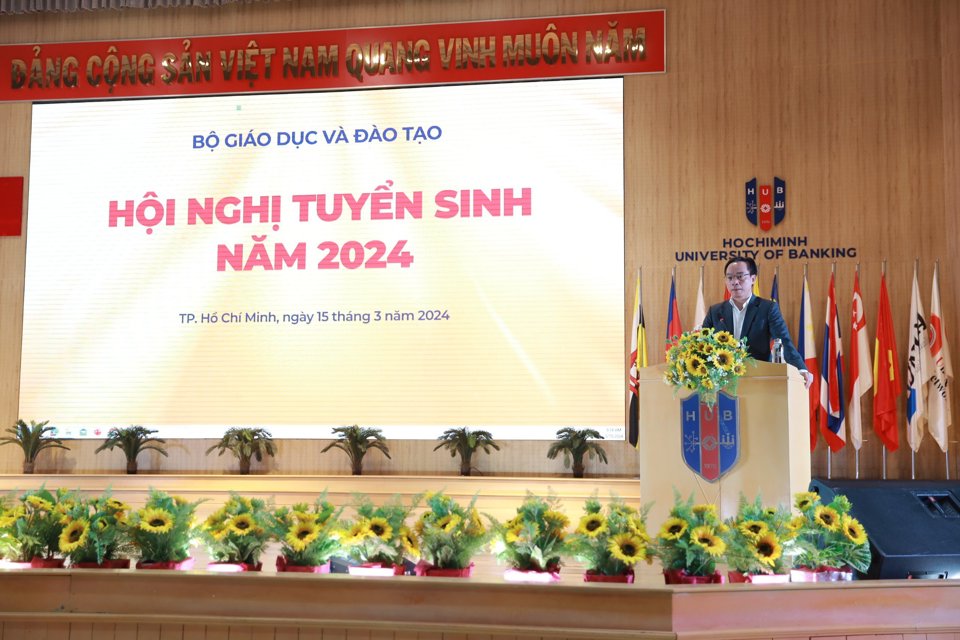 Thứ trưởng Bộ GD&amp;ĐT Ho&agrave;ng Minh Sơn ph&aacute;t biểu tại hội nghị. Ảnh: Y&ecirc;n Nội