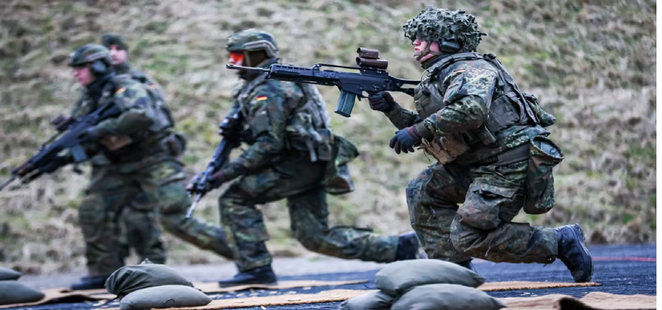 Qu&acirc;n đội Đức tham gia buổi huấn luyện của NATO. Ảnh: The Financial Times