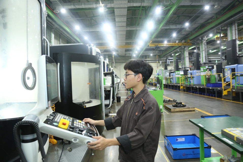 Hoạt động sản xuất tại Công ty TNHH Hanwha Aero Engines, Khu công nghệ cao Hòa Lạc, Hà Nội. Ảnh: Phạm Hùng