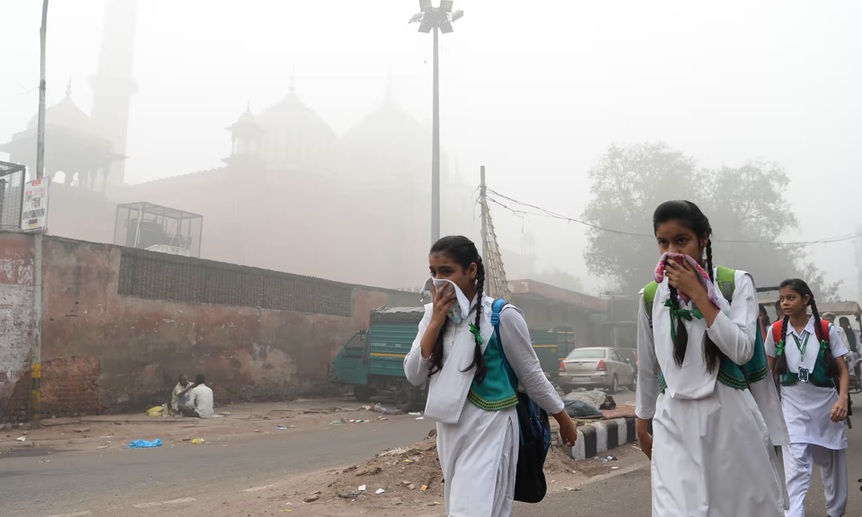 Ấn Độ đang l&agrave; một trong những quốc gia &ocirc; nhiễm kh&ocirc;ng kh&iacute; bậc nhất thế giới. Ảnh: The Guardian
