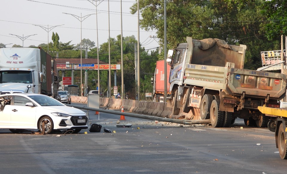 Hiện trường vụ tai nạn. Ảnh: L&acirc;m Thiện.