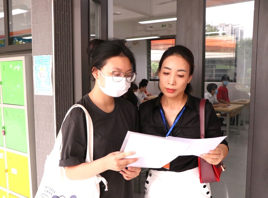 Phụ huynh và học sinh Hà Nội hồi hộp chờ phương án số môn thi lớp 10 năm học 2024 - 2025