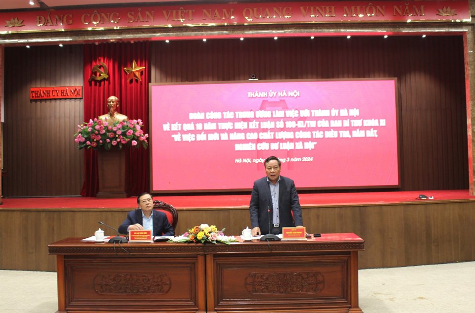 Phó Bí thư Thành ủy Nguyễn Văn Phong phát biểu tại buổi làm việc. Ảnh: Trần Long