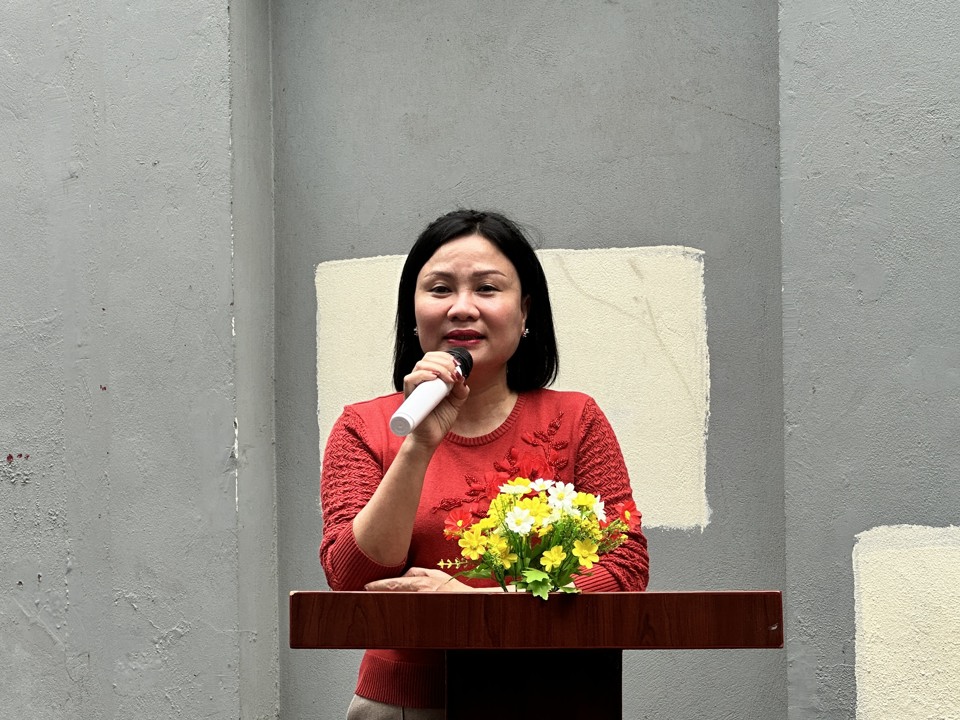 B&agrave; Nguyễn Thị Thanh - Chủ tịch Uỷ ban MTTQ Việt Nam quận Cầu Giấy ph&aacute;t biểu tại buổi lễ.