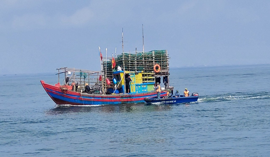 Tăng cường c&ocirc;ng t&aacute;c kiểm tra gi&aacute;m s&aacute;t tr&ecirc;n biển, v&ugrave;ng đ&aacute;nh bắt, ra v&agrave;o cảng...để kiểm so&aacute;t chặt chẽ hơn, kịp thời xử l&yacute; nghi&ecirc;m c&aacute;c vi phạm. (Ảnh minh họa nguồn CCTS&amp;KN)&nbsp;