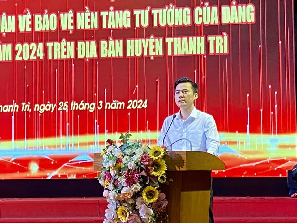 Trưởng ban Tuy&ecirc;n gi&aacute;o Huyện ủy Thanh Tr&igrave; L&yacute; Duy Xu&acirc;n th&ocirc;ng qua kế hoạch v&agrave; thể lệ Cuộc thi.