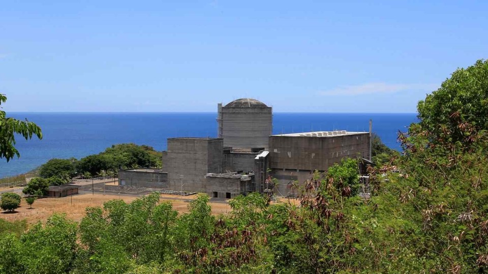 Nhagrave; maacute;y điện hạt nhacirc;n Bataan - Philippines bị bỏ hoang từ năm 1986. Ảnh: Reuters