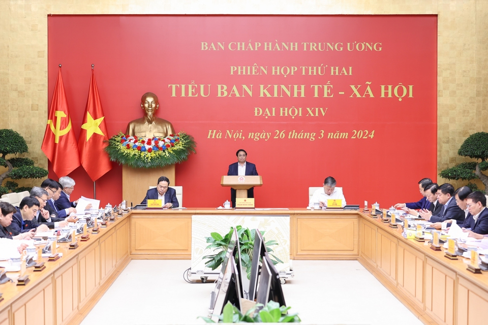 Thủ tướng Phạm Minh Ch&iacute;nh chủ tr&igrave; phi&ecirc;n họp Tiểu ban Kinh tế - x&atilde; hội Đại hội XIV của Đảng - Ảnh: VGP/Nhật Bắc