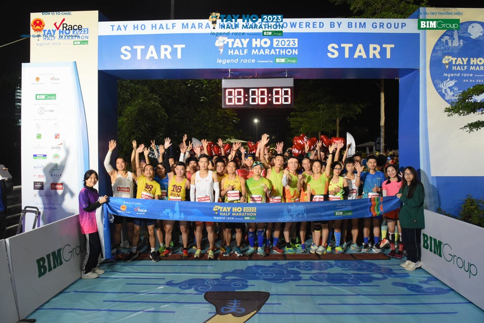 Giải Tay Ho Half Marathon thu h&uacute;t 10.000 vận động vi&ecirc;n đăng k&yacute; tham gia.