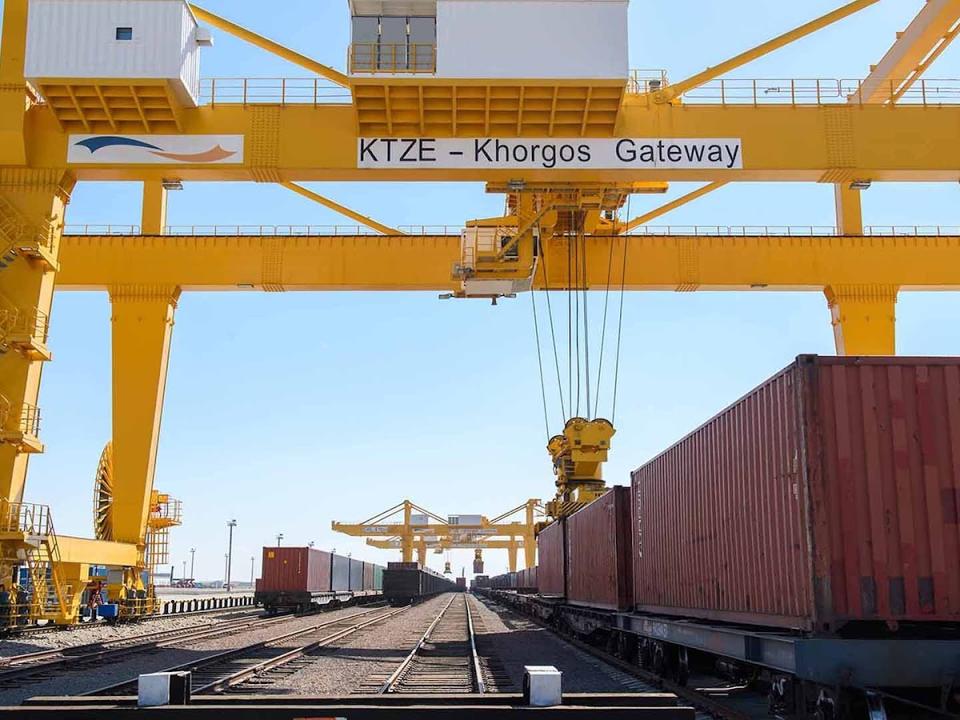 Cảng Khorgos Gateway tại bi&ecirc;n giới Trung Quốc-Kazakhstan. Ảnh: Asia Times