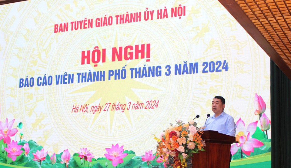 Ph&oacute; Trưởng ban Tuy&ecirc;n gi&aacute;o Th&agrave;nh ủy H&agrave; Nội Đ&agrave;o Xu&acirc;n Dũng ph&aacute;t biểu tại hội nghị.